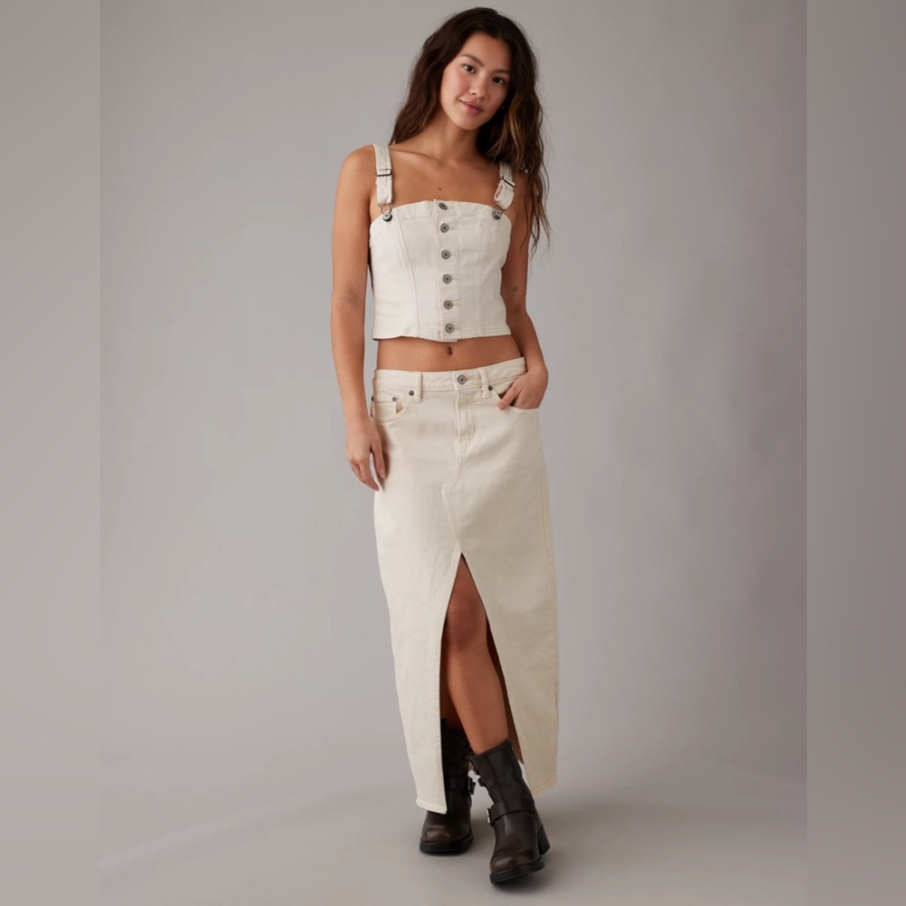 AE DENIM BUTTON CROP TOP